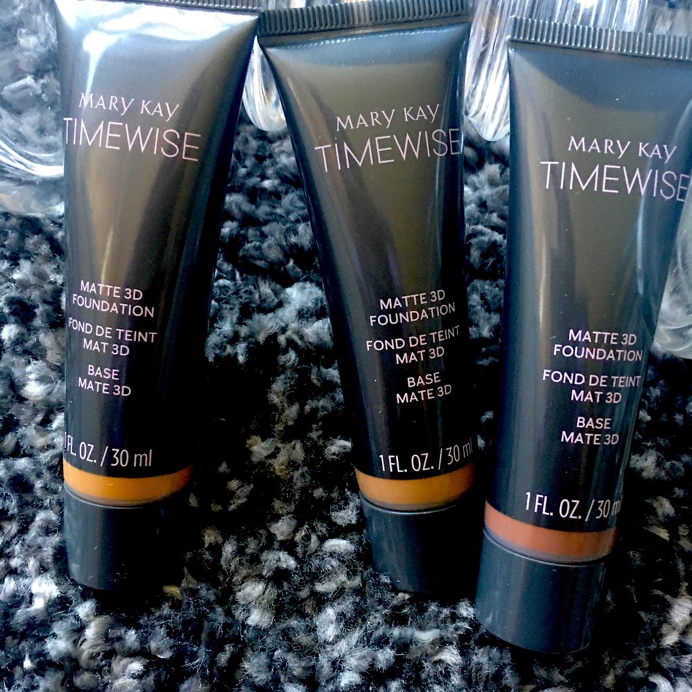Cosmetics - Picture 3 of 7